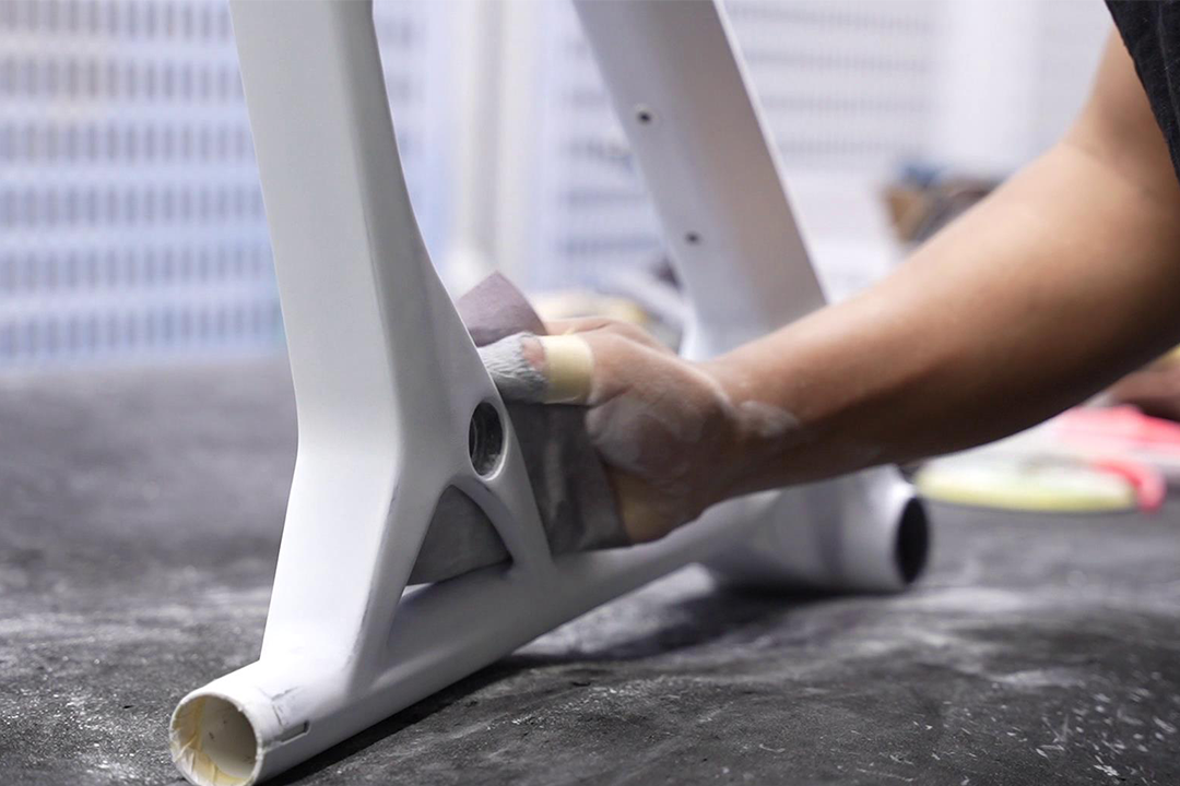 HOW TO PAINT ONE CARBON BIKE FRAME