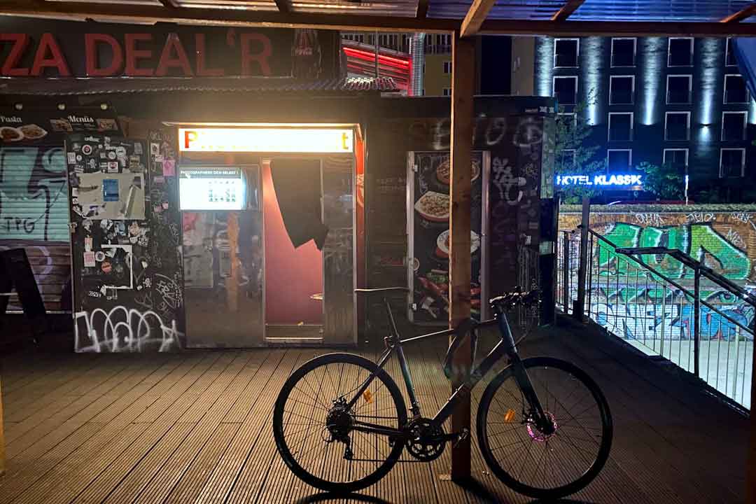 Choosing a flat bar bike in a bike shop