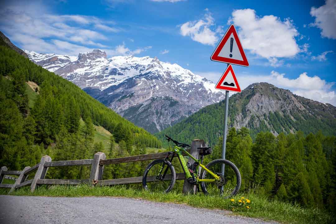 Mountain biking with suspension seat post