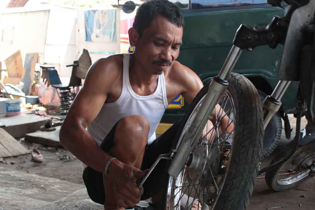 Mountain biker cleaning a bike frame