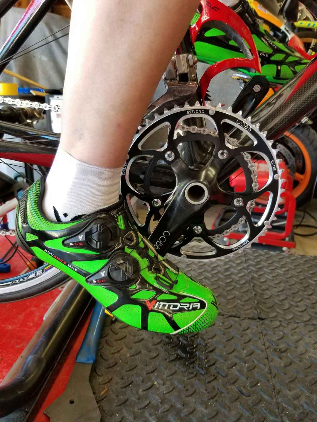 Adjusting bike chain tension
