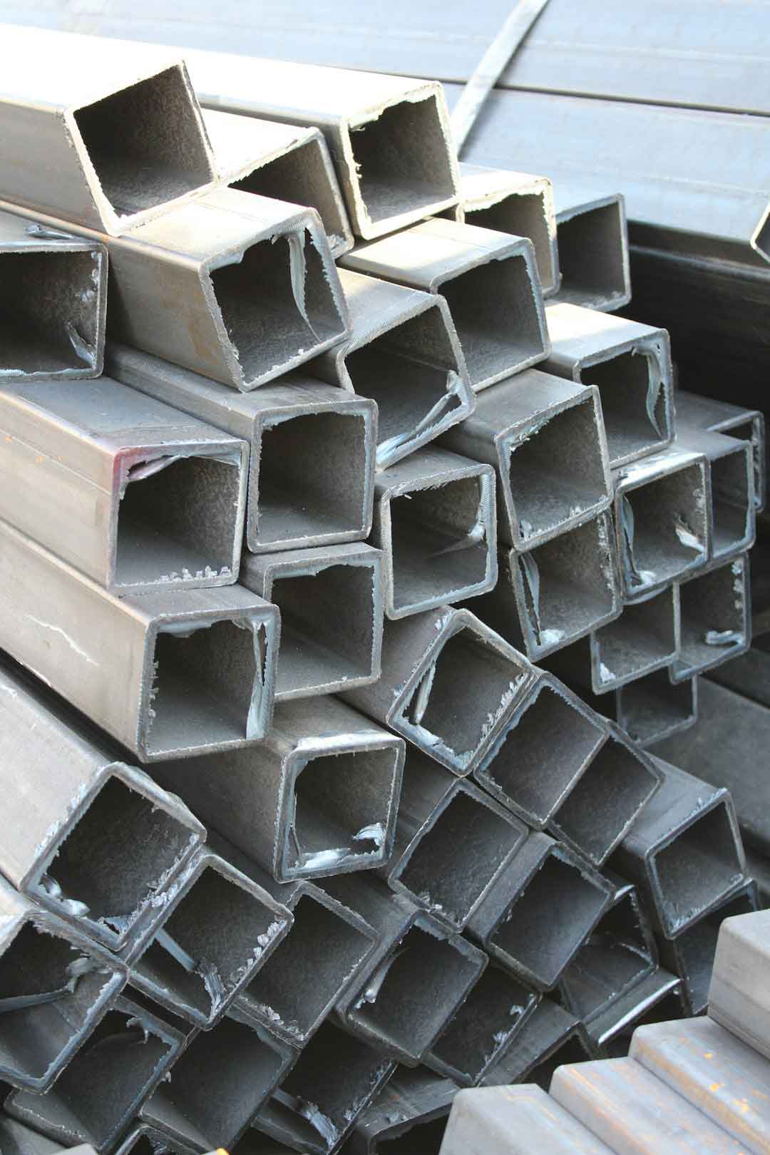 Comparaison des cadres en acier et en aluminium