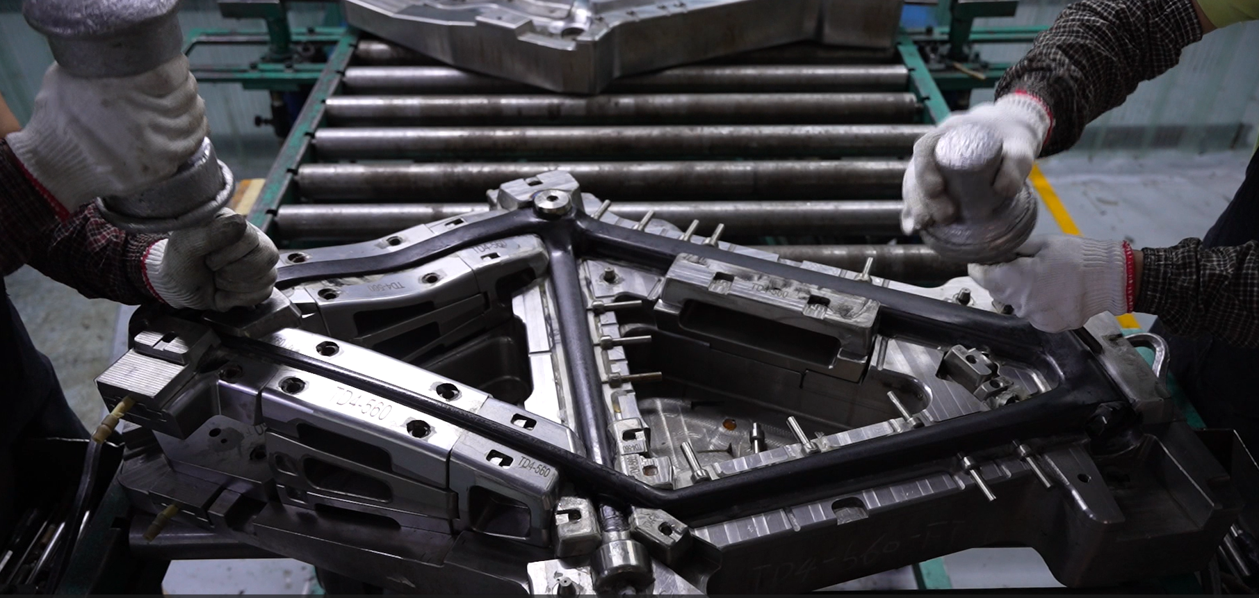 Mondince Cycle Factory and Carbon Frame Production