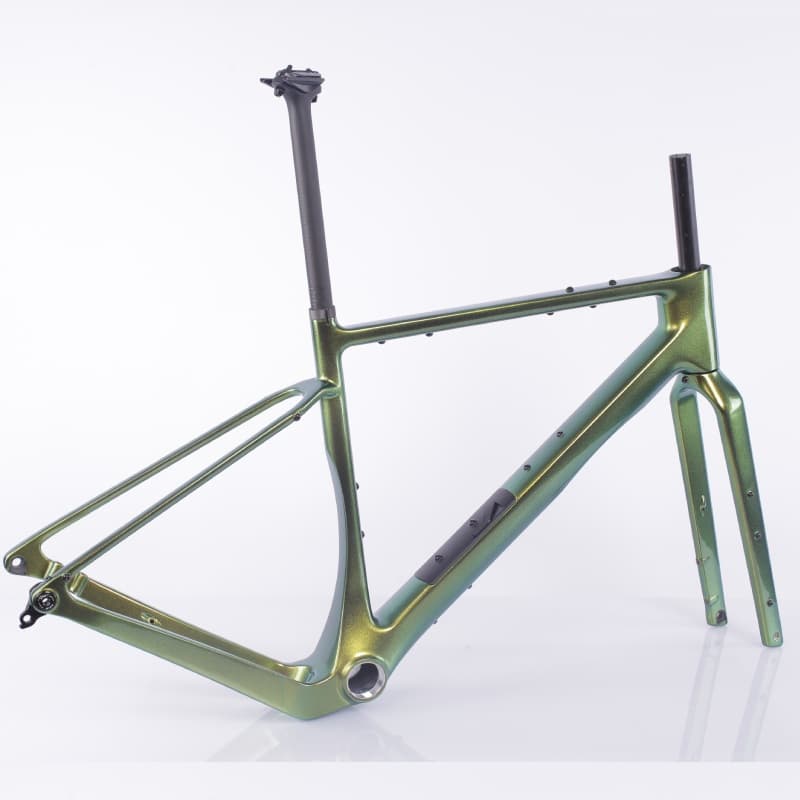 FM356 carbon bikepacking frame with 700c x 61mm wide tire